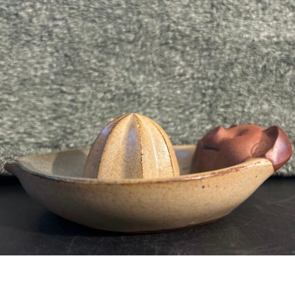 1970s Pig Citrus Press UCTCI Stoneware Farmhouse Decor Collectible Pottery - Picture 4 of 7